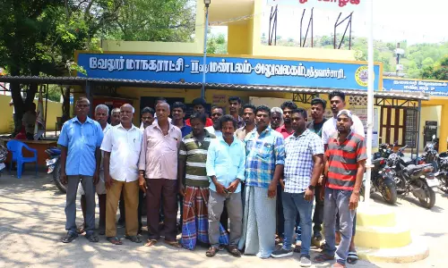 மாநகராட்சி குடிநீர் தொட்டி ஆபரேட்டர்கள் போராட்டம்