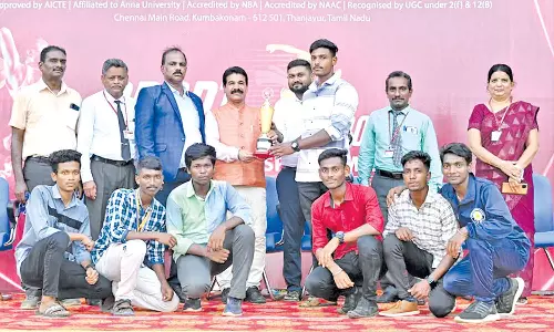 பல்வேறு போட்டிகளில் வெற்றிபெற்ற மாணவர்களுக்கு பதக்கம் வழங்கல்