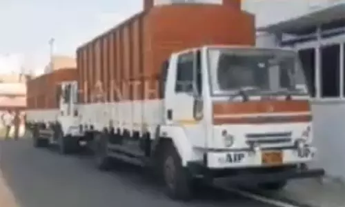 ரூ.535 கோடி பணத்துடன் சென்ற வாகனம் பழுதாகி நின்றதால் பரபரப்பு