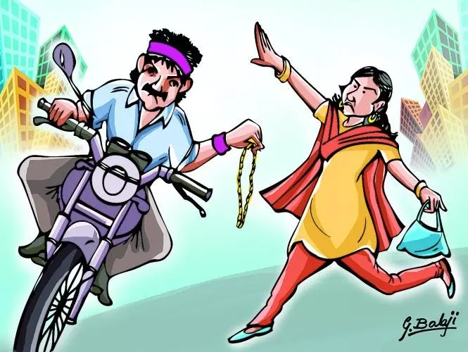 ஆண்டிப்பட்டி அருகே பெண்ணிடம் நகை பறித்த மர்மநபர்