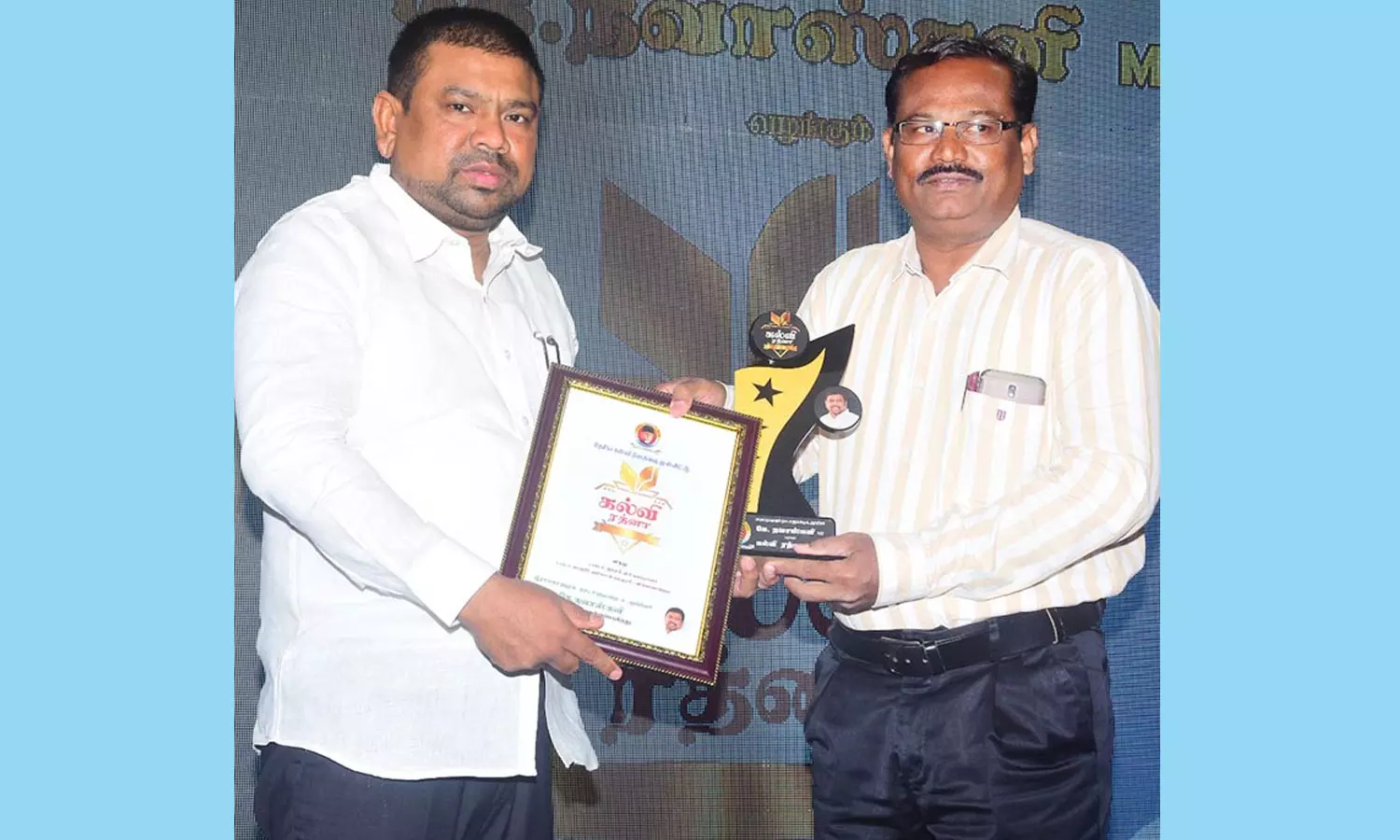 கல்லூரி பேராசிரியருக்கு விருது