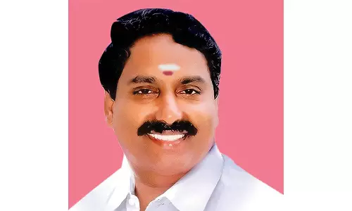 சாராயம், கள்ளுக்கடைகளை முற்றிலுமாக மூட வேண்டும்