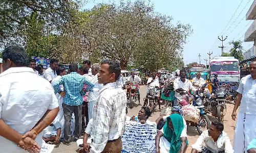 அடிப்படை வசதிக்கோரி கறம்பக்குடி பொதுமக்கள் சாலை மறியல்