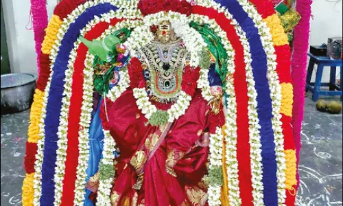 இலுப்பூர் திரவுபதி அம்மன் கோவில் தீமிதி திருவிழா கொடியேற்றத்துடன் தொடங்கியது