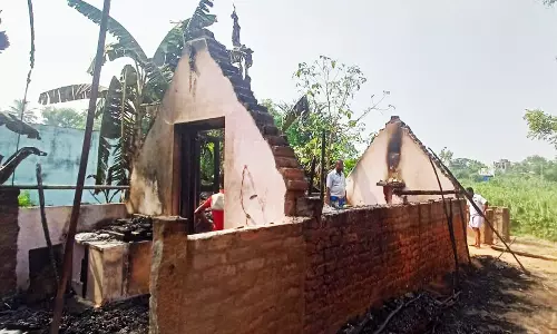 குடிசை வீட்டுக்கு தீவைப்பு