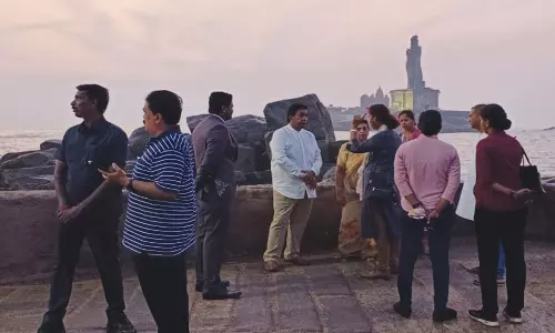 கன்னியாகுமரியில் இன்று பகவதி அம்மன் கோவிலில் மொரிசியஸ் நாட்டு ஜனாதிபதி சாமி கும்பிட்டார்