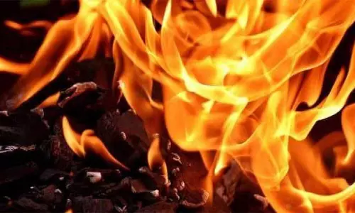 தொழிலாளர்கள் மீது தீ வைப்பு பலியான வடமாநில வாலிபர் உடல் உறவினர்களிடம் ஒப்படைப்பு