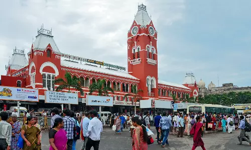 சென்ட்ரல் ரெயில் நிலையத்தில் பிச்சை எடுத்த 31 பேர் காப்பகத்தில் ஒப்படைப்பு