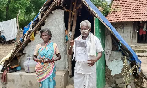 அ.தி.மு.க. ஆட்சியில் வழங்கப்பட்ட இலவச வீட்டுமனையை அபகரிக்க முயற்சி