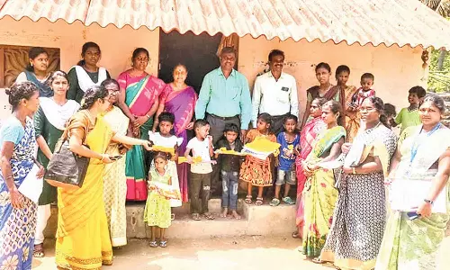 மாணவர் சேர்க்கை குறித்து விழிப்புணர்வு ஏற்படுத்திய முதன்மை கல்வி அலுவலர்