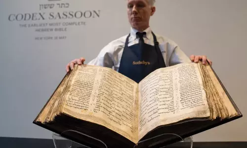 1100 ஆண்டுகள் பழமையான ஹீப்ரு பைபிள் ரூ.313 கோடிக்கு ஏலம்