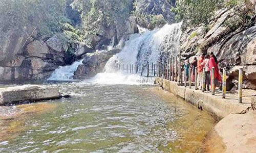 பஞ்சலிங்க அருவியில்  அடிப்படை வசதிகள் மேம்படுத்தப்படுமா?