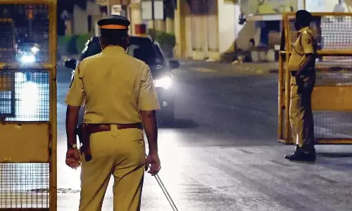 சைக்கிளில் ரோந்து செல்லும் போலீசார்: தனியாக செல்லும் பெண்களுக்கு துணையாக செல்கிறார்கள்