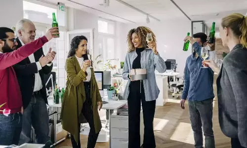 அரியானாவில் கார்ப்பரேட் அலுவலகங்களில் மது அருந்த அனுமதி