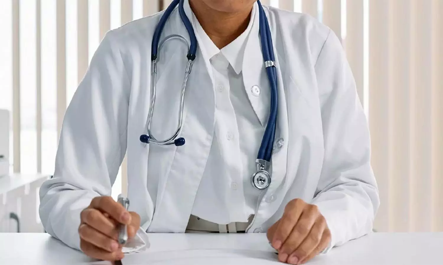 அரசு ஆஸ்பத்திரிகளில் ஒழுங்காக பணிக்கு வராத டாக்டர்களால் உயிரிழப்பு அதிகரிப்பு