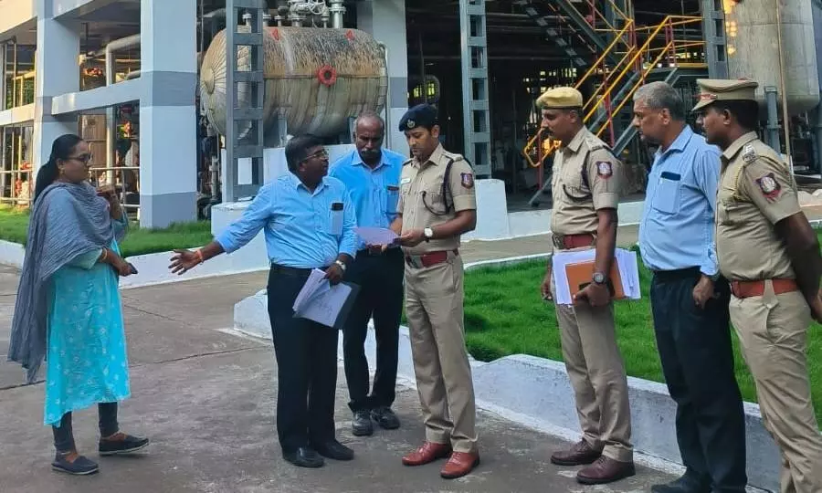 தனியார் சர்க்கரை ஆலையில் போலீஸ் சூப்பிரண்டு ஆய்வு