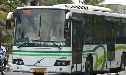 எம்.பி.க்கள், எம்.எல்.ஏ.க்கள் உதவியாளருடன் குளிர்சாதன பஸ்களில் இலவசமாக பயணம் செய்யலாம்- போக்குவரத்து கழகம் அறிவிப்பு