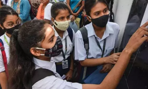 10ம் வகுப்பு பொதுத்தேர்வில் சென்னை 30-வது இடத்திற்கு பின்தங்கியது: மாவட்ட வாரியாக தேர்ச்சி விகிதம்