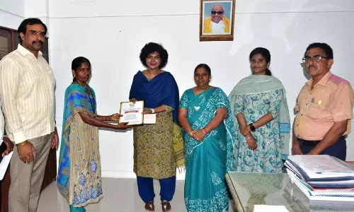 ரேஷன் கடை விற்பனையாளர்கள்- எடையாளர்களுக்கு பரிசு