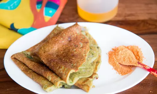 கால்சியம் சத்து நிறைந்த கேழ்வரகு பச்சை பயறு தோசை