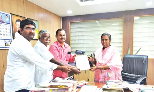 வெள்ளி கொலுசு பன்மாடி கட்டிட பணியை விரைந்து முடிக்க கோரி மனு