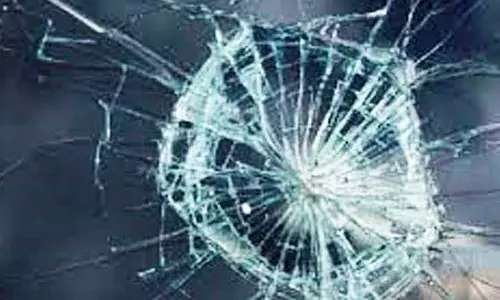 பஸ் கண்ணாடி உடைப்பு