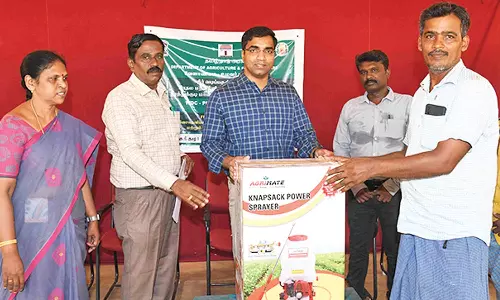 ஓட்டப்பிடாரம் அருகே விவசாயிகளுக்கு நலத்திட்ட உதவிகள்- கலெக்டர் செந்தில்ராஜ் வழங்கினார்