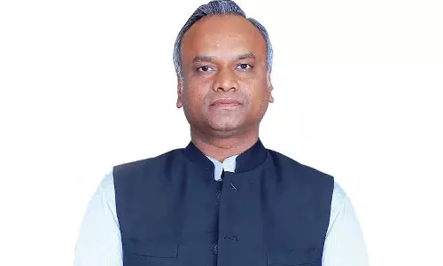 கர்நாடகா அமைச்சர்கள் பட்டியல் வெளியீடு- அமைச்சராகிறார் கார்கேவின் மகன்