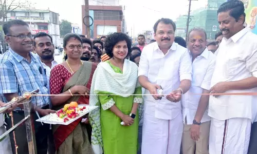 சாலையோர மாலைநேர பூங்கா திறப்பு