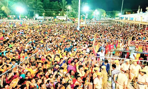 மேல்மலையனூர் அங்காளம்மன் கோவிலில் அமாவாசை விழா: லட்சக்கணக்கான பக்தர்கள் தரிசனம்