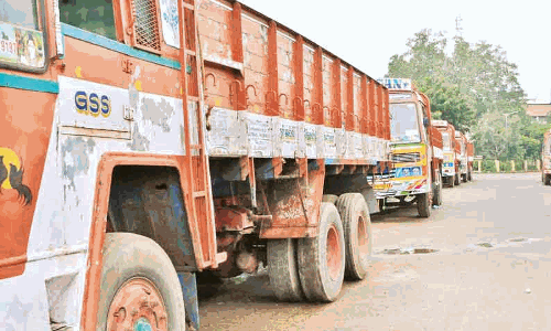 வெள்ளை கற்கள் கடத்தி வந்த லாரி பறிமுதல்
