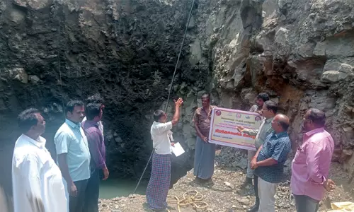 பாலமலையில் நடந்து வரும் திறந்தவெளி கிணறு அமைக்கும் பணிகளை வேளாண் அதிகாரி ஆய்வு