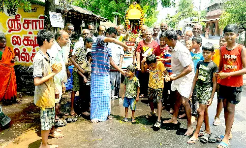 மாரியம்மன் கோவில் மஞ்சள் நீர் உற்சவம்