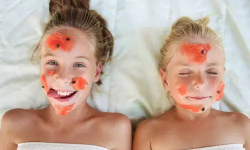 வீட்டில் தர்பூசணி பேஷியல் செய்வது எப்படி?