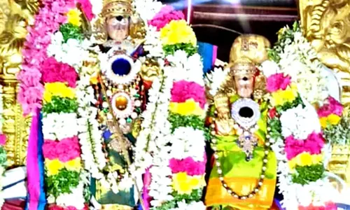 சிம்ம வாகனத்தில் எழுந்தருளிய சுப்பிரமணிய சுவாமி- தெய்வானை