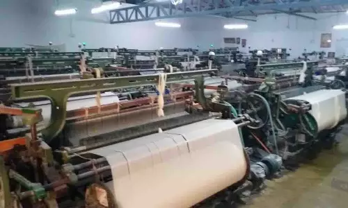 மின் கட்டணத்துடன் கூடிய அபராத தொகையை தள்ளுபடி செய்ய வேண்டும் - விசைத்தறியாளர்கள் கோரிக்கை