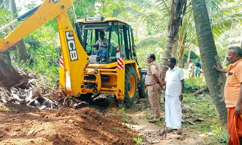 ராக்காச்சி அம்மன் கோவில் சாலையில் ஆக்கிரமிப்பு அகற்றம்