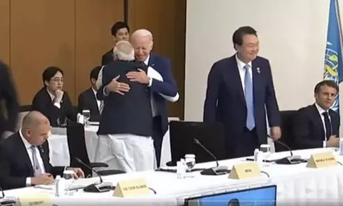 ஜி7 மாநாட்டில் உலக தலைவர்களுடன் பிரதமர் மோடி சந்திப்பு - இருதரப்பு உறவுகள் குறித்து பேச்சுவார்த்தை