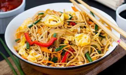 20 நிமிடத்தில் செய்யலாம் சூப்பரான முட்டை வெஜிடபிள் நூடுல்ஸ்