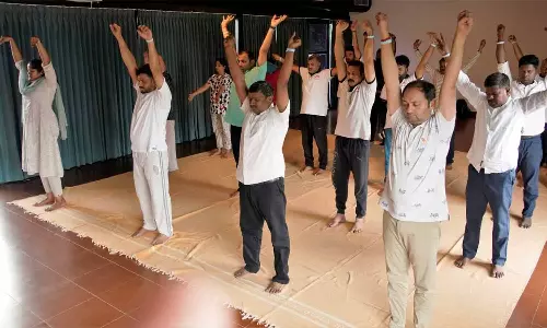 ஈஷாவில் யோக பயிற்சி கற்றுக்கொண்ட கோவை இளம் தொழிலதிபர்கள்