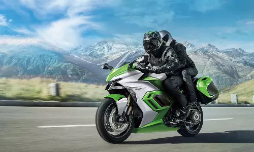 ஹோண்டா, யமஹா, சுசுகி மற்றும் கவாசகி இடையே கூட்டணி - எதற்கு தெரியுமா?