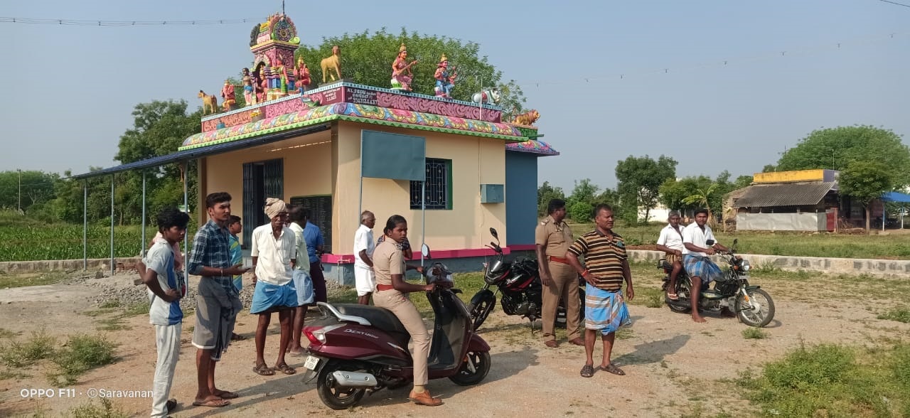 3 கோவில்களின் பூட்டை ஒரு லட்சம் மதிப்புள்ள நகை, பணம் கொள்ளை