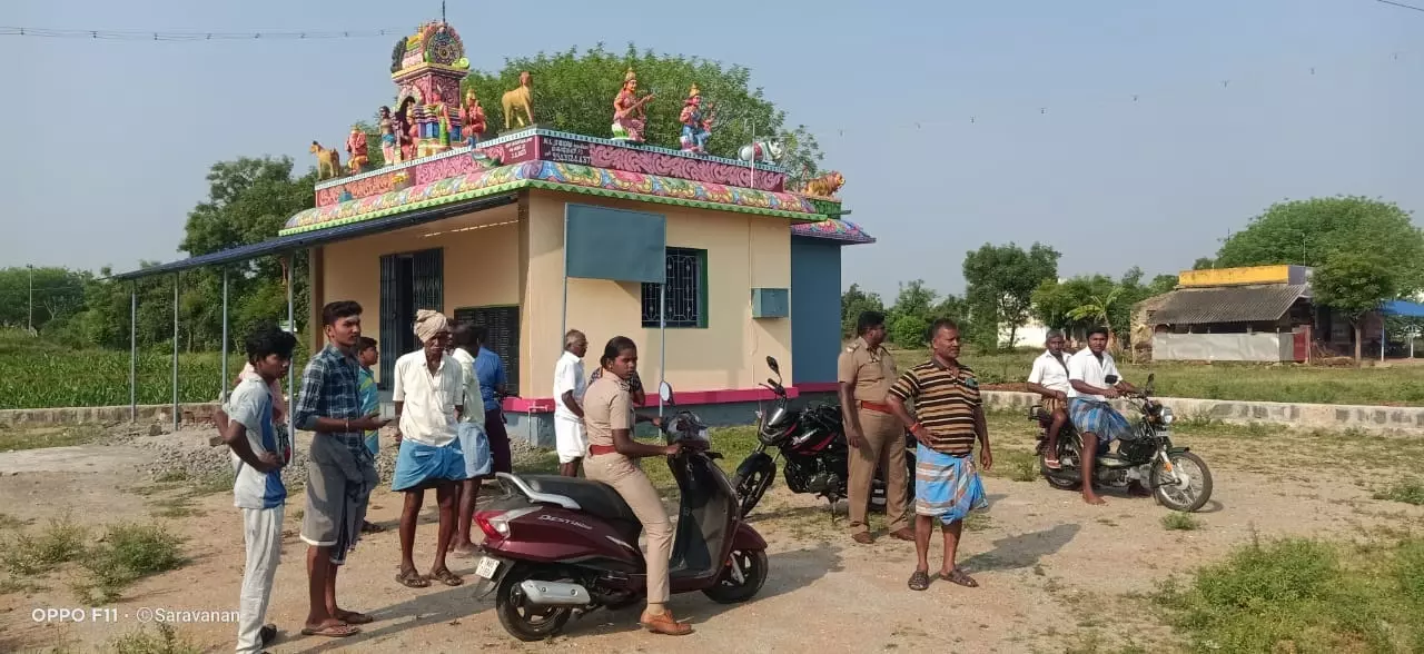 3 கோவில்களின் பூட்டை ஒரு லட்சம் மதிப்புள்ள நகை, பணம் கொள்ளை 3 கோவில்களின் பூட்டை ஒரு லட்சம் மதிப்புள்ள நகை, பணம் கொள்ளை