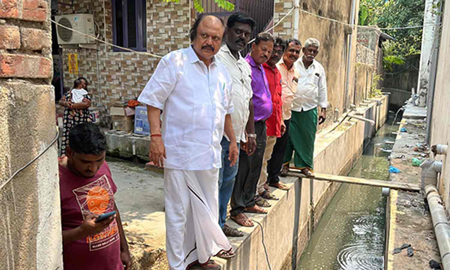 ரூ.2.85 கோடி செலவில் வாய்க்கால் தூர்வாரும் பணி