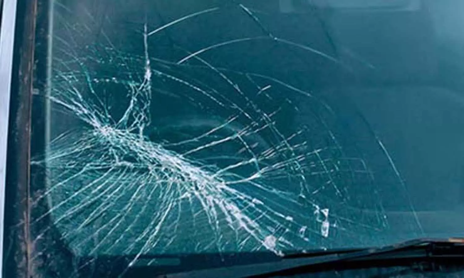 பல்லடத்தில்  அரிசி ஆலை உரிமையாளர் மீது தாக்குதல்- கார் கண்ணாடி உடைப்பு