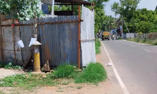 பல்லடம் அருகே சாலையோர ஆக்கிரமிப்புகளை அகற்ற பொதுமக்கள் கோரிக்கை