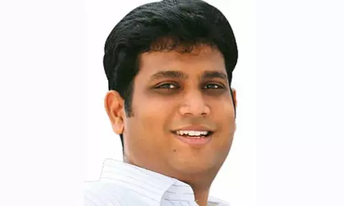 தொழில் துறை அமைச்சர் டி.ஆர்.பி.ராஜா சிங்கப்பூர் சென்றார்