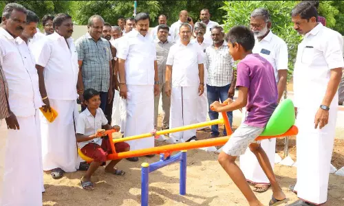 முத்தூர் பேரூராட்சியில் ரூ.35 லட்சம் மதிப்பில் சிறுவர் பூங்கா - அமைச்சர் மு.பெ.சாமிநாதன் திறந்து வைத்தார்