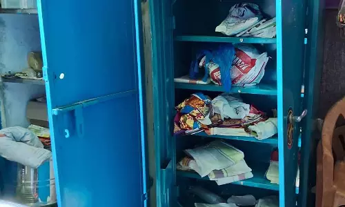 பொன்னேரி அருகே முருகன் கோவிலில் உண்டியலை உடைத்து கொள்ளை