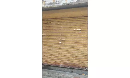 அரசு அலுவலகம் அருகே மெத்தனால் பதுக்கி விற்றது அம்பலம்